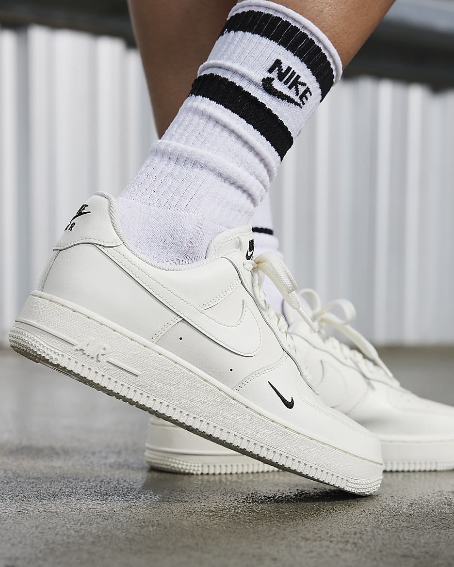 Nike women's air force 1 '07 ess black/white best sale